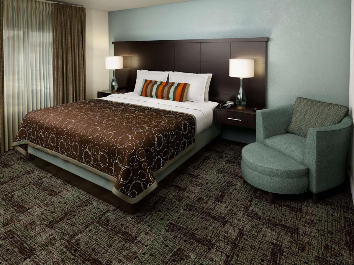 Two-Bedroom Suite King Queen Beds,1219896619:JPEG